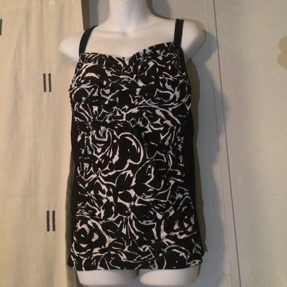 Ava & Viv Other - Ava and vib tankini top 24W